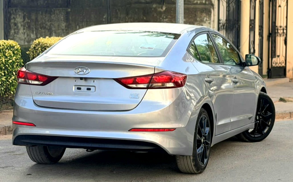 HYUNDAI ELANTRA 2017 ESSENCE AUTOMATIQUE