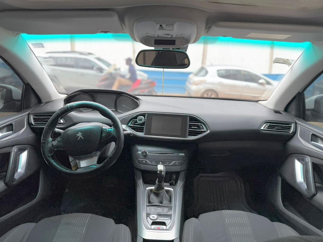Peugeot 308 T9 automatique diesel 2015 à vendre À Dakar