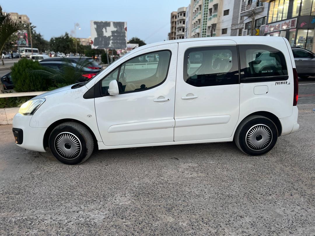 Citroën Berlingo 2017 diesel manuel climatisé 5 places à vendre