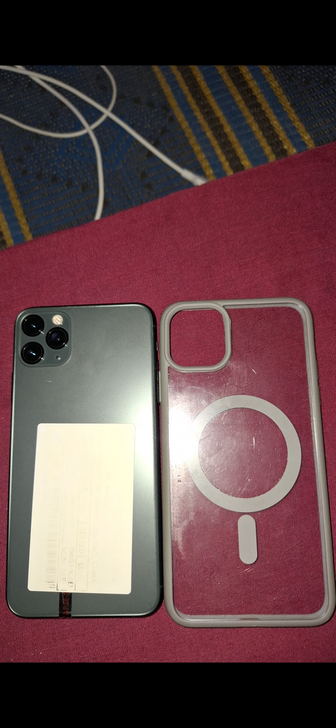 A vendre iPhone11 pro max 256g venant très propre sans tâche zéro message batterie 88  Prix 135 milles Échange possible uniquement avec iPhone ou Samsung   Pour plus d'informations whatsapp705059956 je suis à keur massar