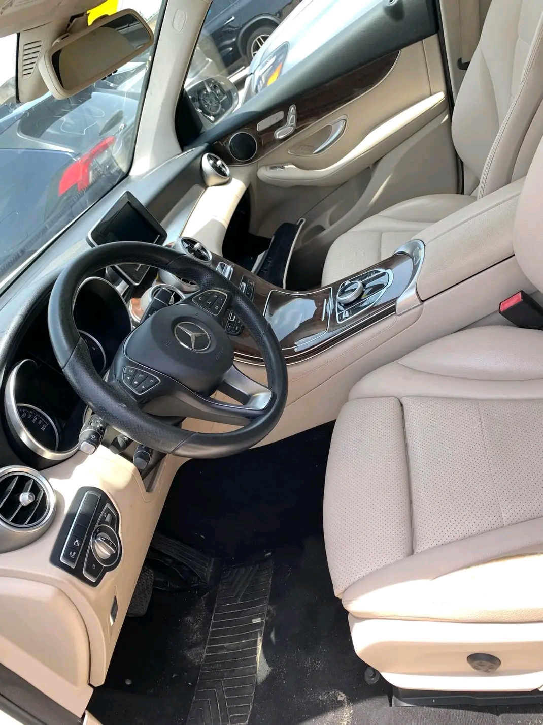 Mercedes-Benz GLC 300 2018 essence automatique