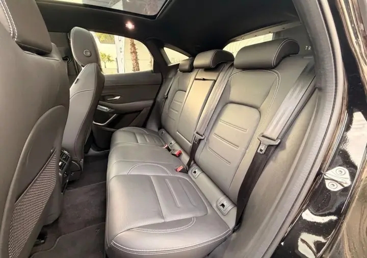 JAGUAR E-PACE P300e