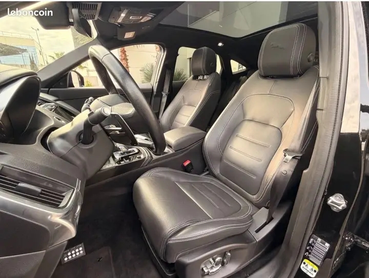 JAGUAR E-PACE P300e