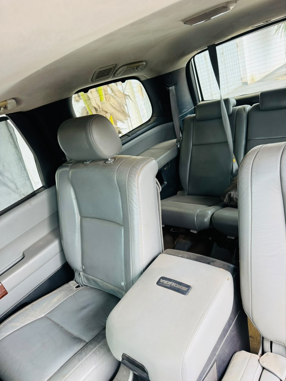 TOYOTA SEQUOIA 2012