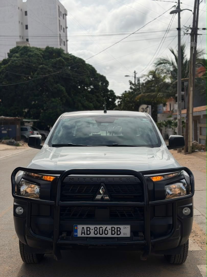 MITSUBISHI L200 2025